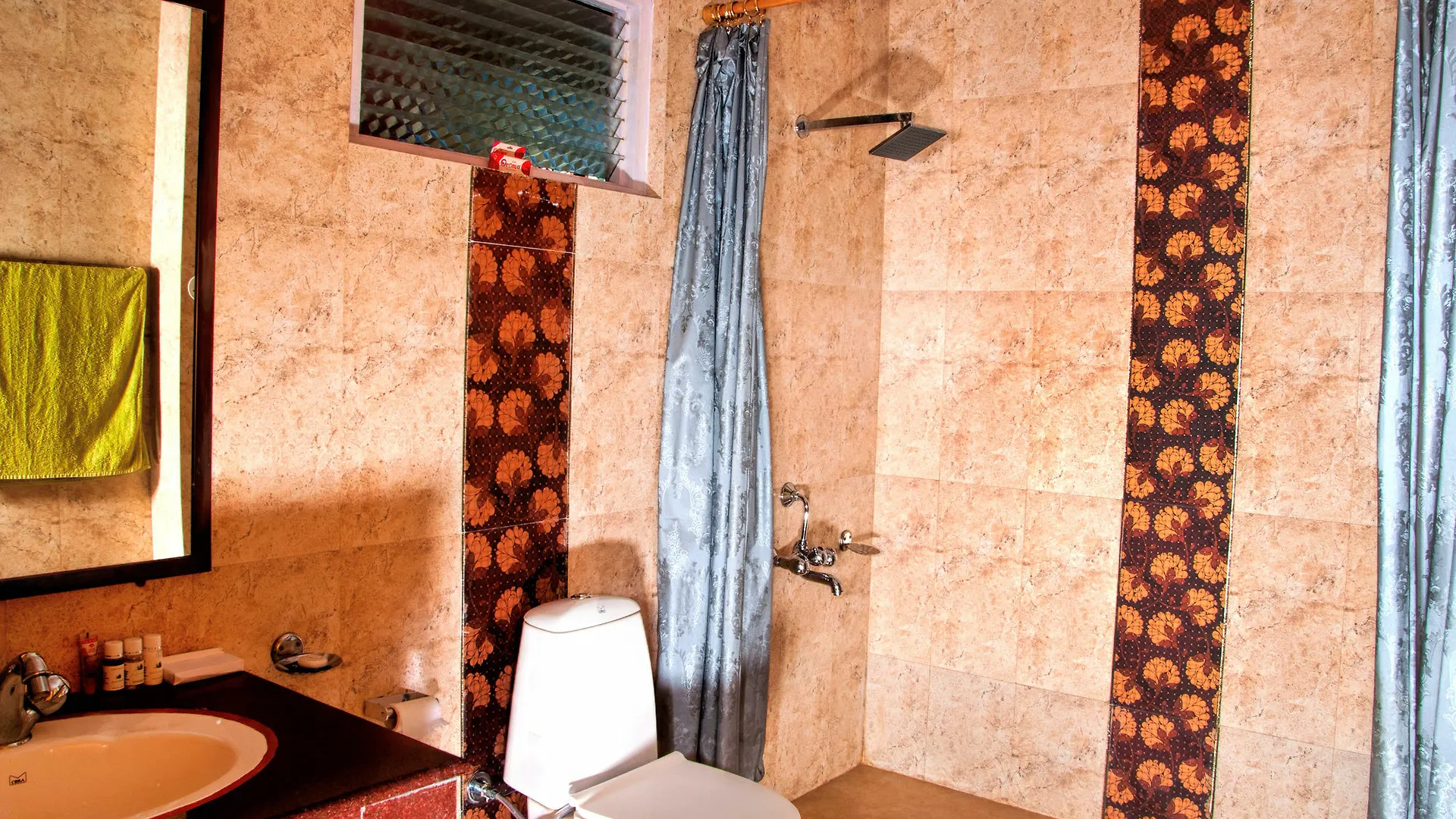 Oyo 14106 Home Exotic Hill View Shoghi Shimla India